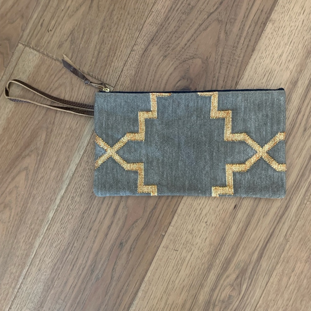 Viajera Imports | Clutch/Wristlet in Smoky